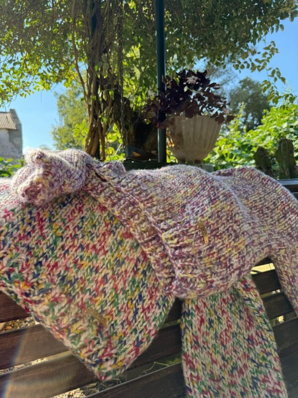 Sweater Alegría - Salpicado Blanco, Rosa, Verde y Azul - Image 3